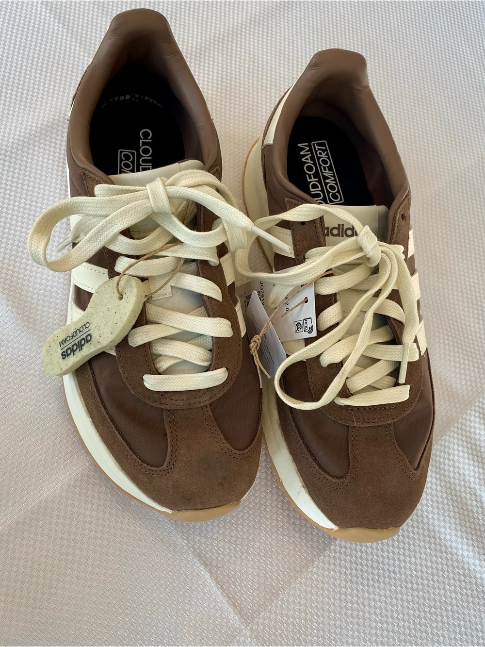 adidas Men’s Brown & White Cloudfoam Casual Sneakers - Picture 11 of 12